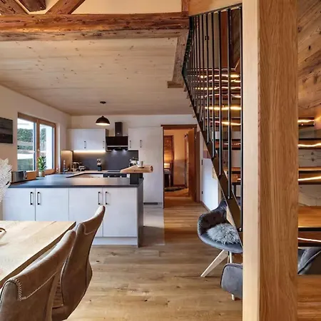 Semesterbostad Larf Do Nigst - Exklusives Ski In- Ski Out Chalet Kirchberg in Tirol