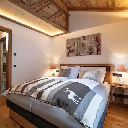 Semesterbostad Larf Do Nigst - Exklusives Ski In- Ski Out Chalet *